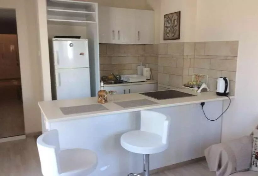 هتل The Central Suites