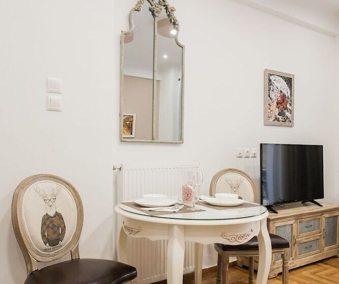 Nicholas Point Apartments And Rooms