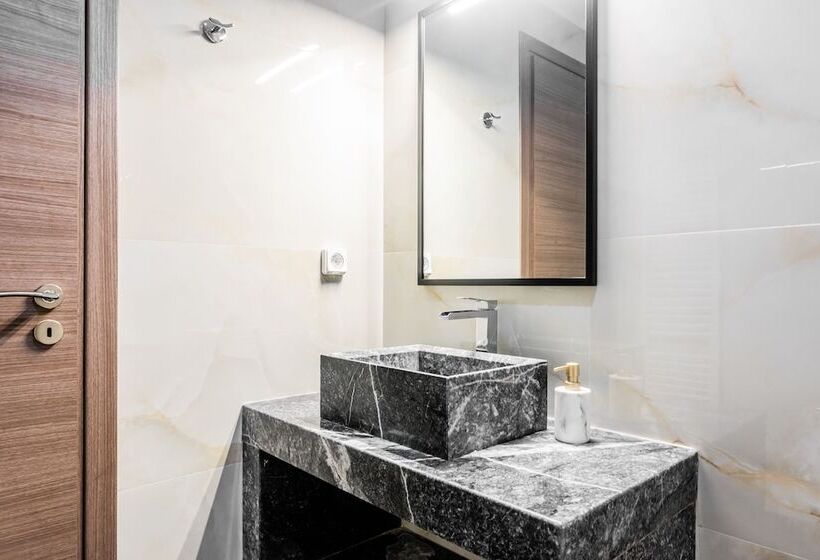 Nicholas Point Apartments And Rooms