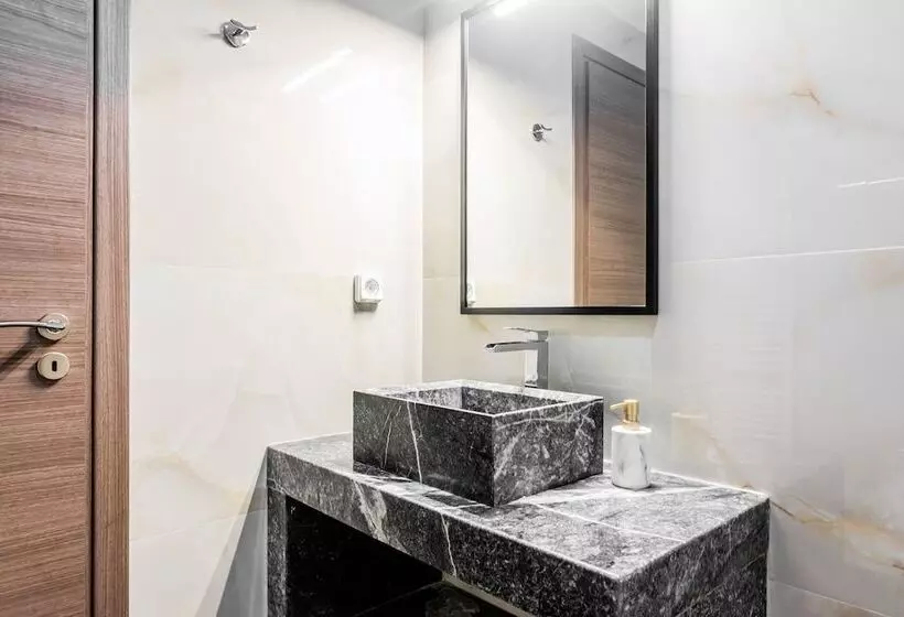 Nicholas Point Apartments And Rooms