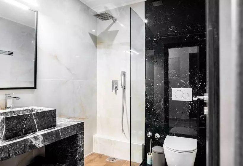 Nicholas Point Apartments And Rooms