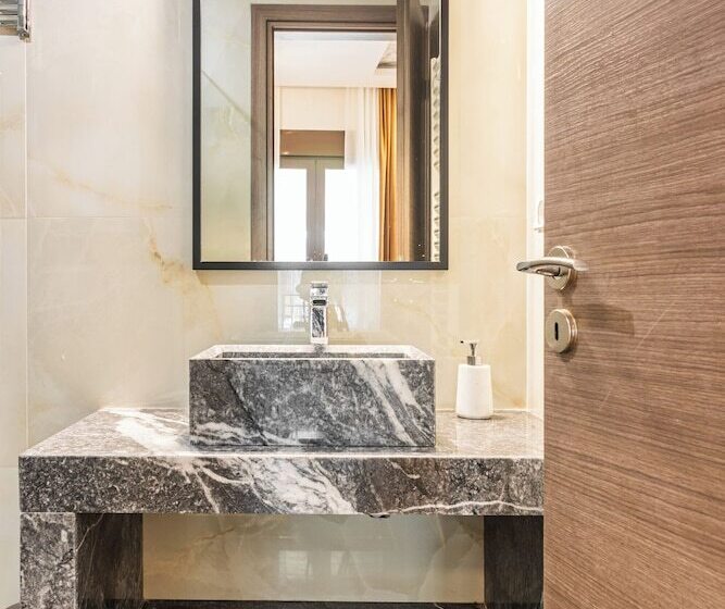 Nicholas Point Apartments And Rooms