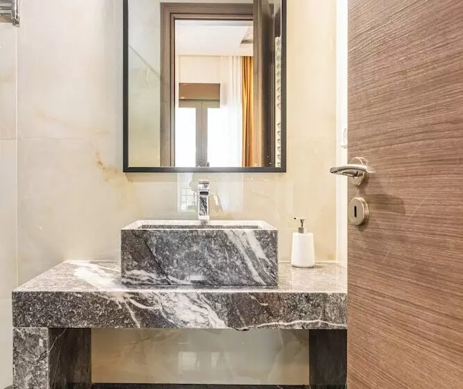 Nicholas Point Apartments And Rooms