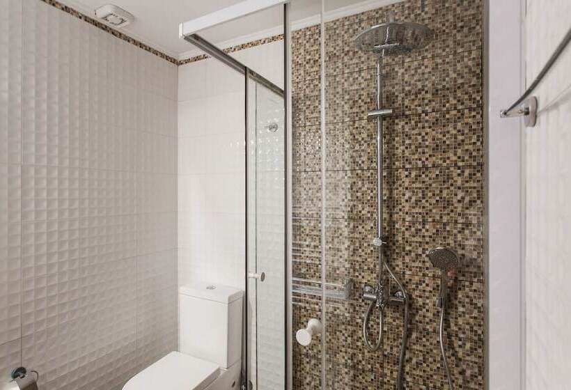 Nicholas Point Apartments And Rooms