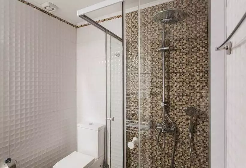 Nicholas Point Apartments And Rooms