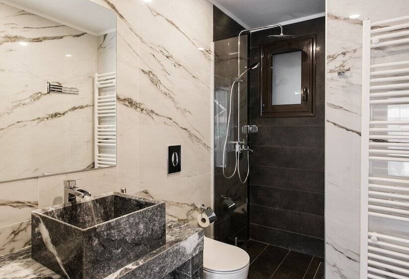 Nicholas Point Apartments And Rooms