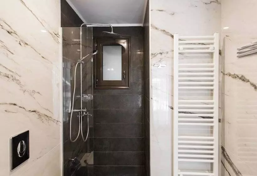 Nicholas Point Apartments And Rooms