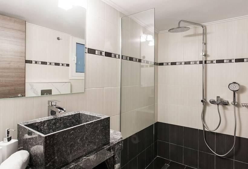 Nicholas Point Apartments And Rooms