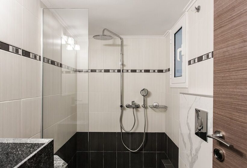 Nicholas Point Apartments And Rooms