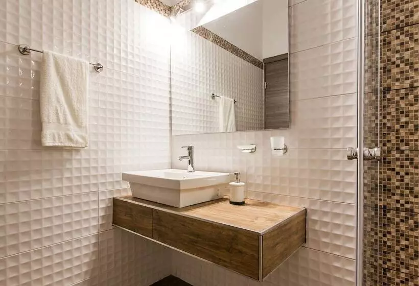 Nicholas Point Apartments And Rooms