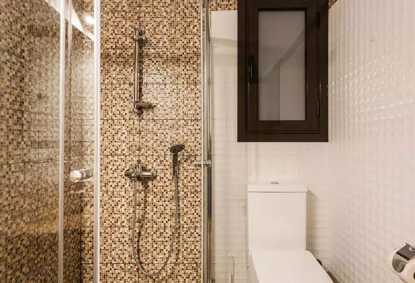 Nicholas Point Apartments And Rooms