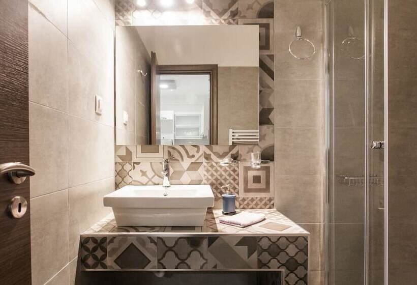 Nicholas Point Apartments And Rooms