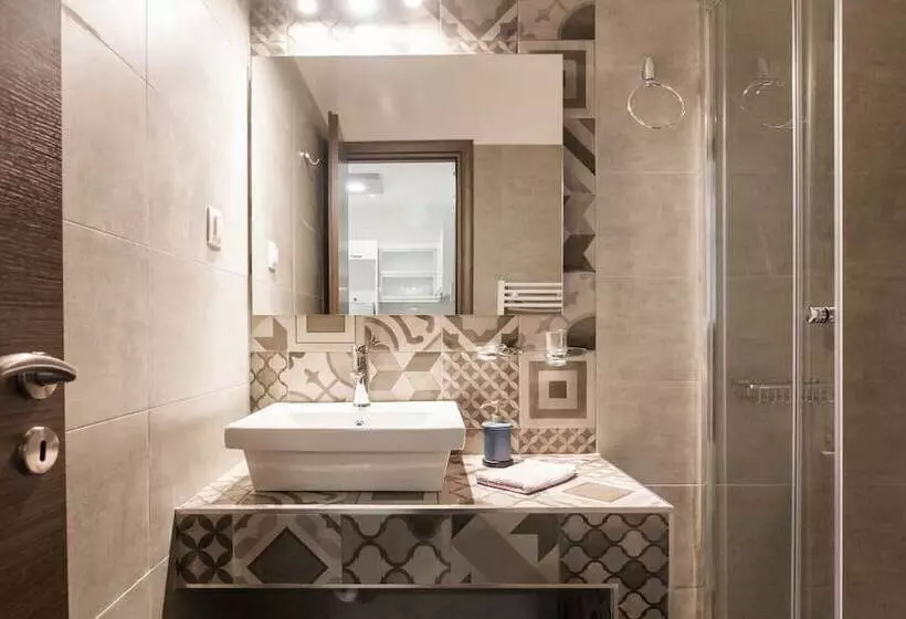 Nicholas Point Apartments And Rooms