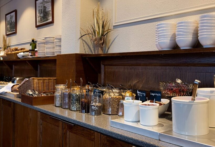 בית מלון כפרי Bishops Arms Mora