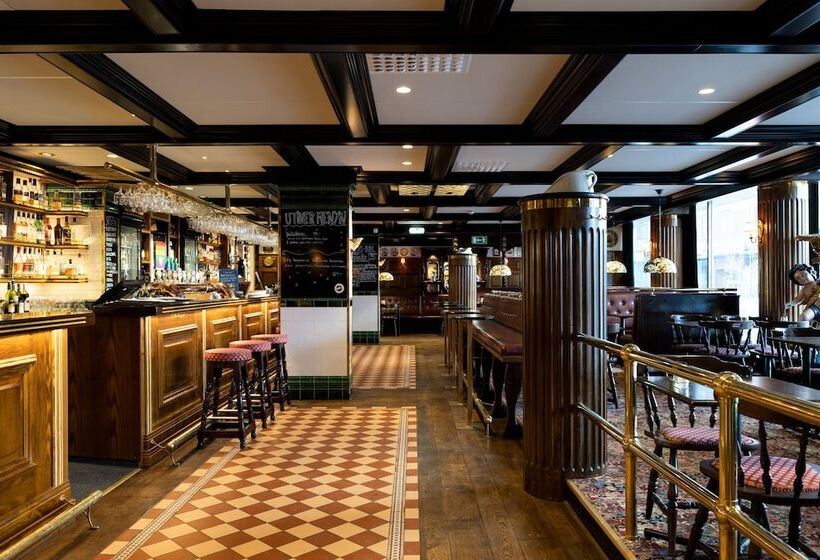 בית מלון כפרי Bishops Arms Mora