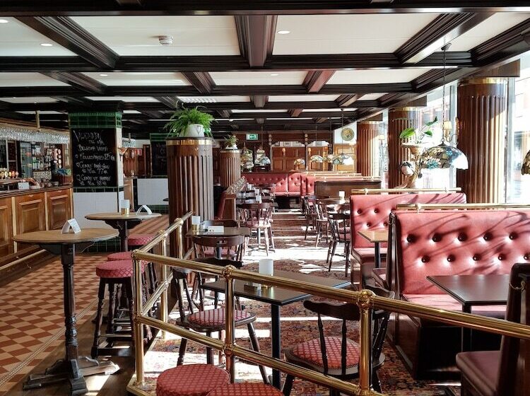 בית מלון כפרי Bishops Arms Mora