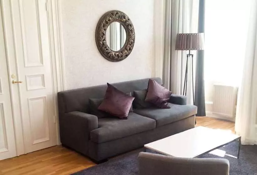 Clarion Collection Hotel Plaza