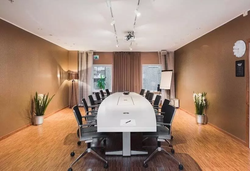 Clarion Collection Hotel Plaza