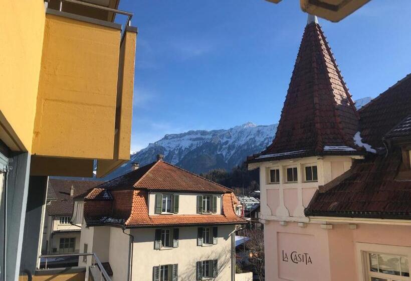 בית מלון כפרי Crystal Interlaken