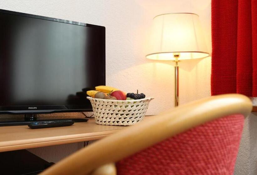 בית מלון כפרי Crystal Interlaken