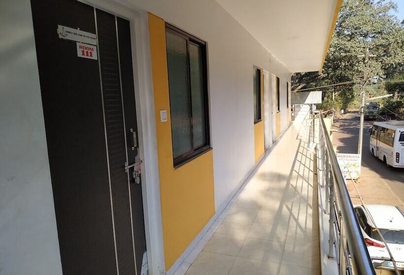 Iroomz Hotel Gananjaya Hostel