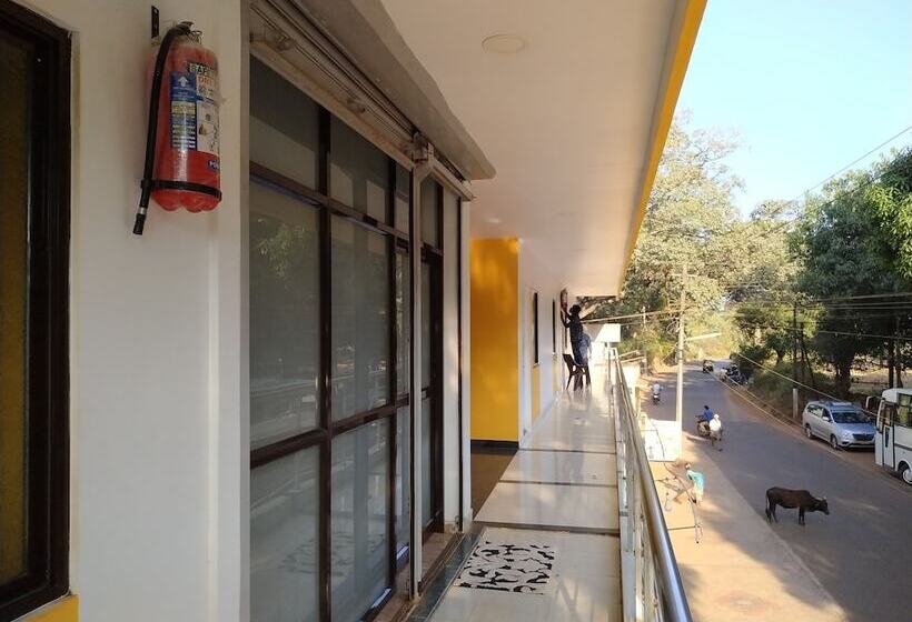 Iroomz Hotel Gananjaya Hostel