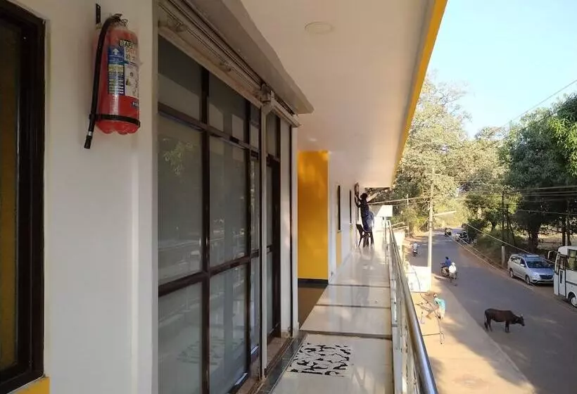 Iroomz Hotel Gananjaya   Hostel