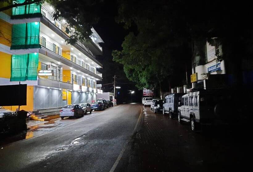 Iroomz Hotel Gananjaya Hostel