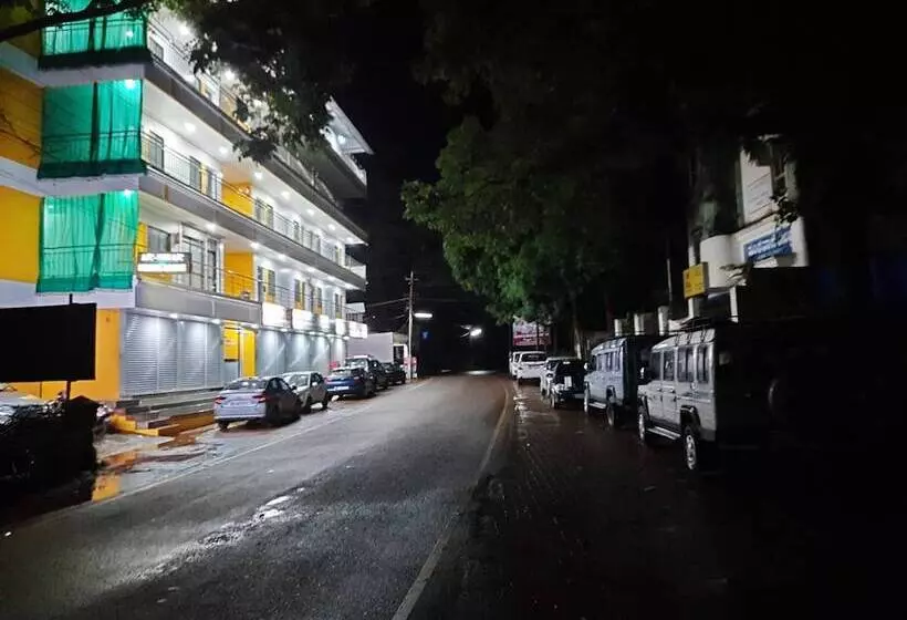 Iroomz Hotel Gananjaya   Hostel