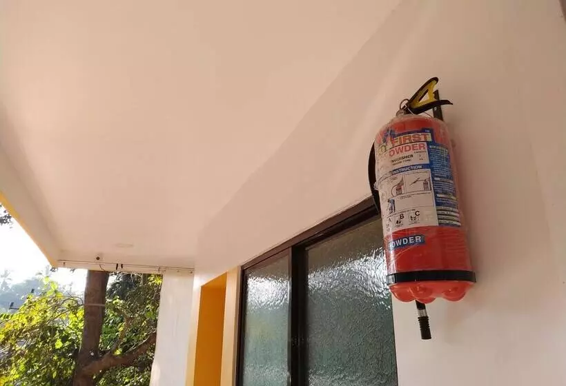 Iroomz Hotel Gananjaya   Hostel