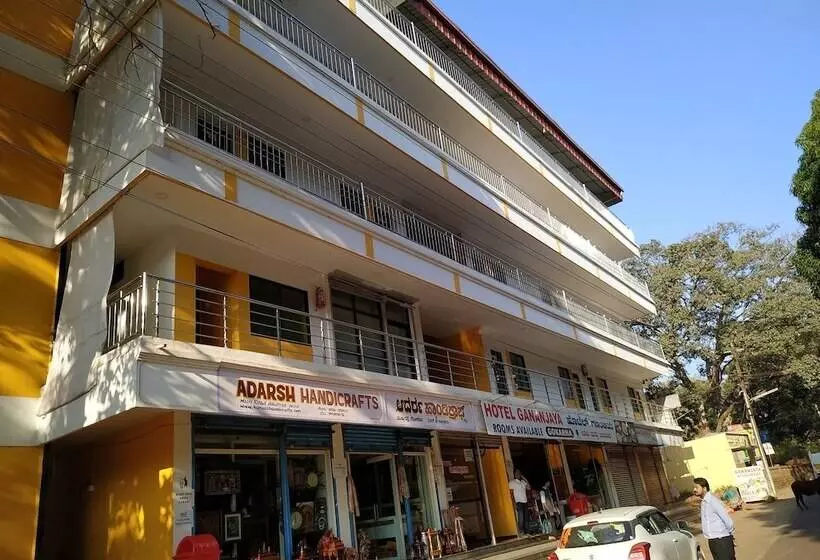 Iroomz Hotel Gananjaya   Hostel