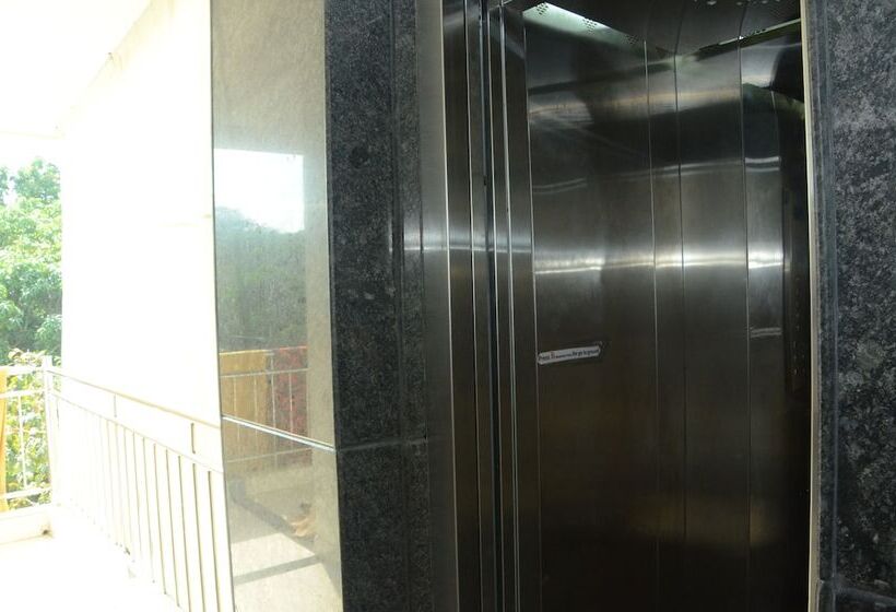 Iroomz Hotel Gananjaya Hostel