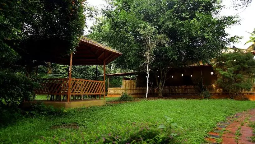 Hiliya Resort   Hostel