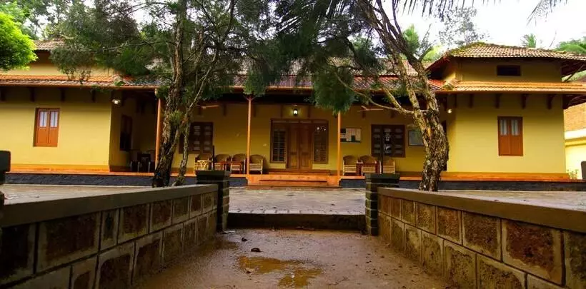 Hiliya Resort   Hostel