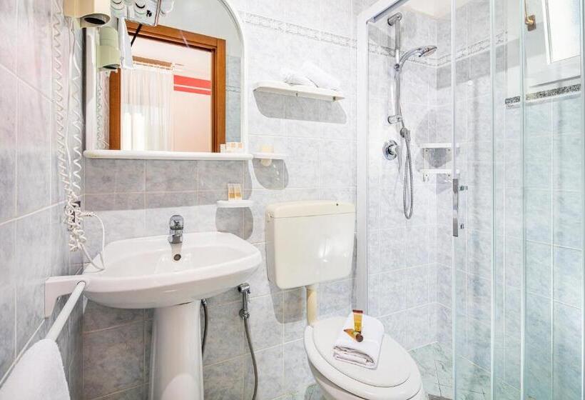 مسافرخانه Orchidea