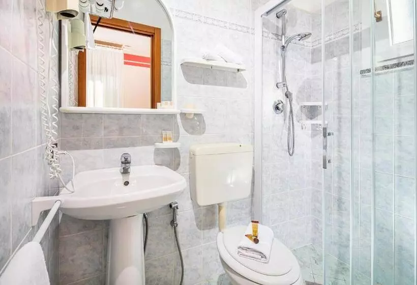 مسافرخانه Orchidea