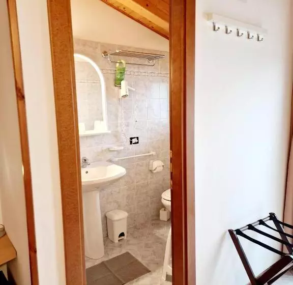 مسافرخانه Orchidea