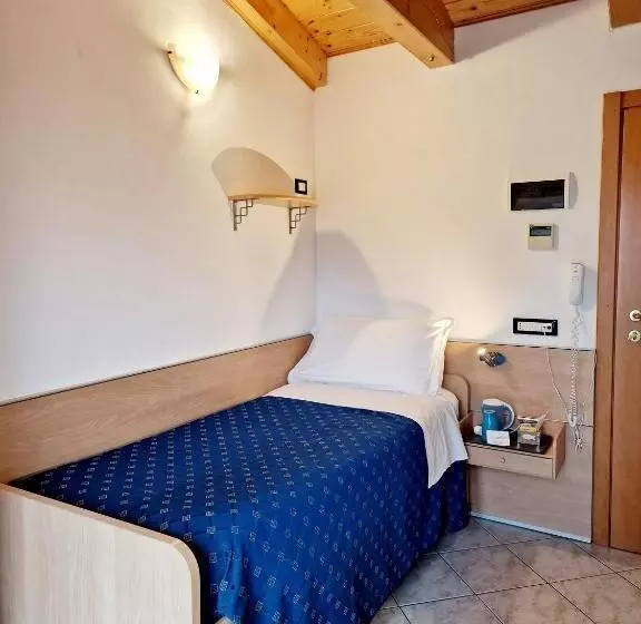 مسافرخانه Orchidea