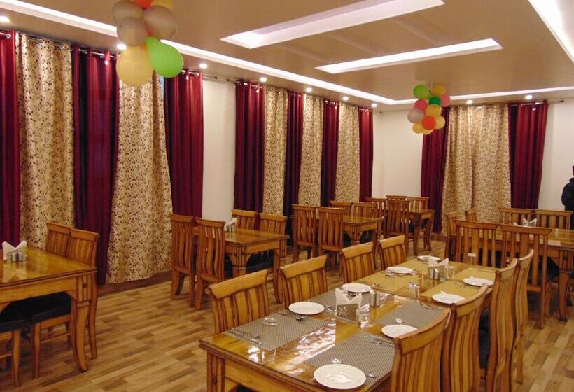 בית מלון כפרי Dewan Palace Dharamshala