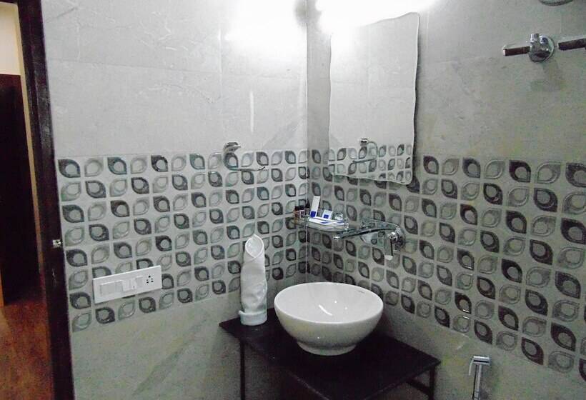 בית מלון כפרי Dewan Palace Dharamshala