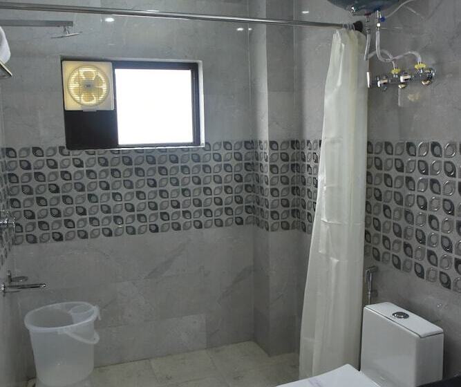 בית מלון כפרי Dewan Palace Dharamshala