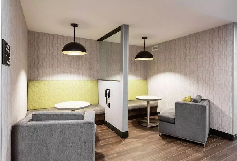 هتل Hampton Inn & Suites By Hilton Quebec City Beauport