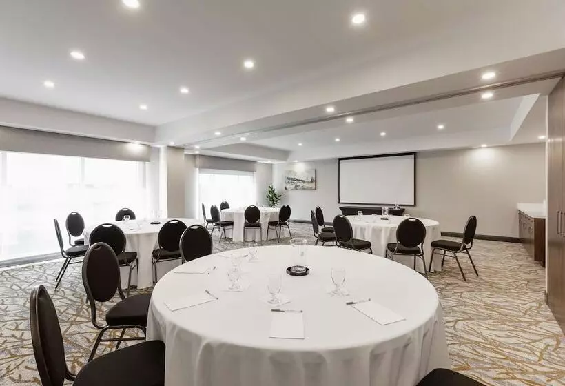 هتل Hampton Inn & Suites By Hilton Quebec City Beauport