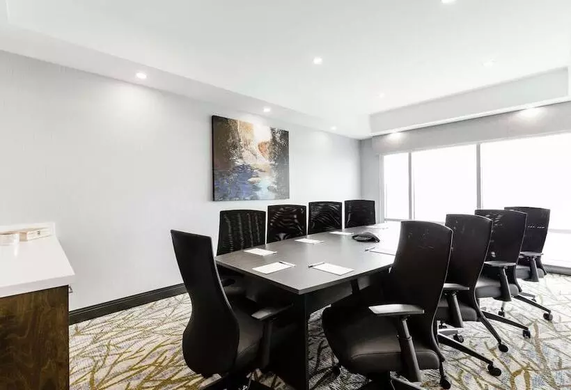 هتل Hampton Inn & Suites By Hilton Quebec City Beauport