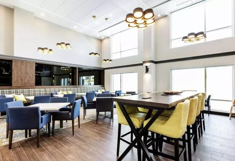هتل Hampton Inn & Suites By Hilton Quebec City Beauport