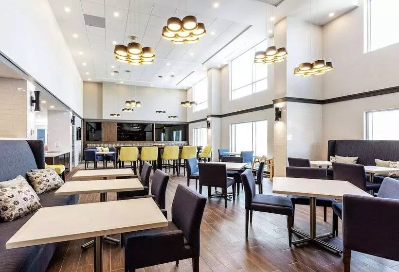 هتل Hampton Inn & Suites By Hilton Quebec City Beauport