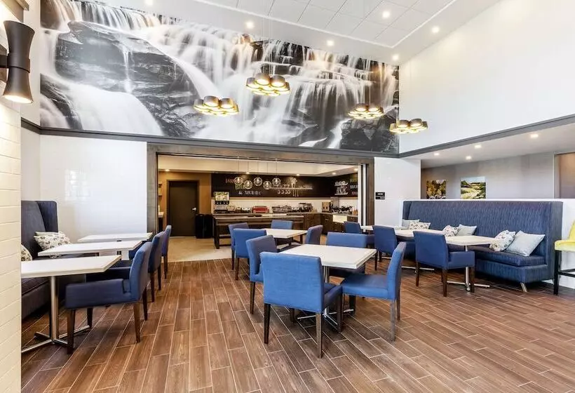 هتل Hampton Inn & Suites By Hilton Quebec City Beauport