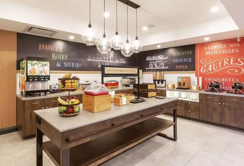 هتل Hampton Inn & Suites By Hilton Quebec City Beauport