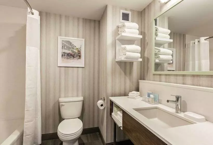 هتل Hampton Inn & Suites By Hilton Quebec City Beauport