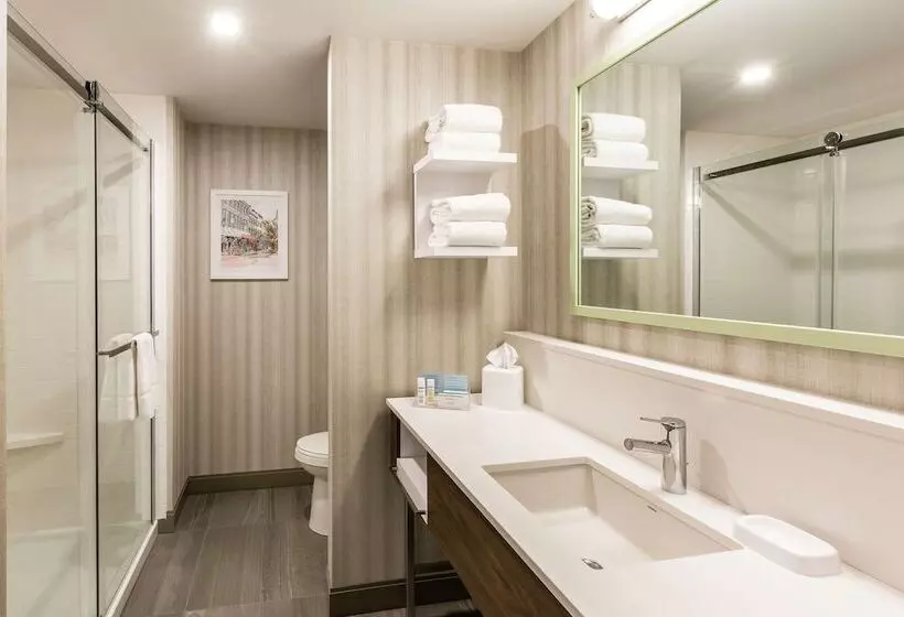 هتل Hampton Inn & Suites By Hilton Quebec City Beauport